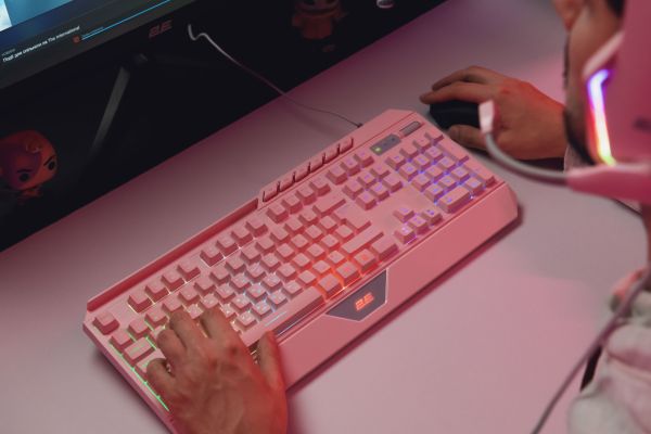 2E GAMING Membrane keyboard KG315 110key, USB-A, EN/UA, RGB, pink