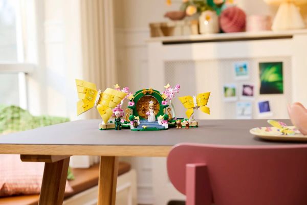LEGO Constructor Wicked Glinda's Wedding Day