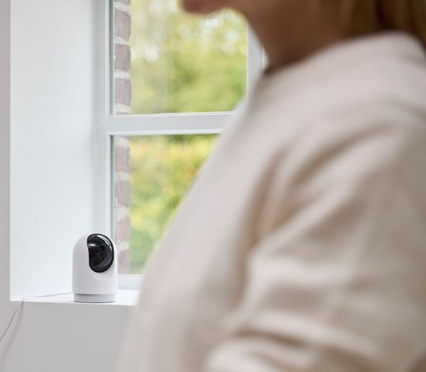 IPCAM-2800 Indoor PTZ Wi-Fi Camera
