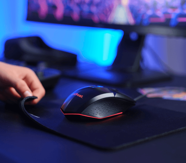 GXT 790  3-in-1 gaming bundl headset  illuminated mouse pad