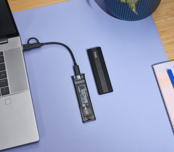 USB-C for M.2 SSDs/ ransfer speeds up to 10Gbps/  Type C/ USB / Compatible Consoles PS5