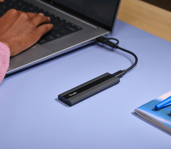 USB-C for M.2 SSDs/ ransfer speeds up to 10Gbps/  Type C/ USB / Compatible Consoles PS5